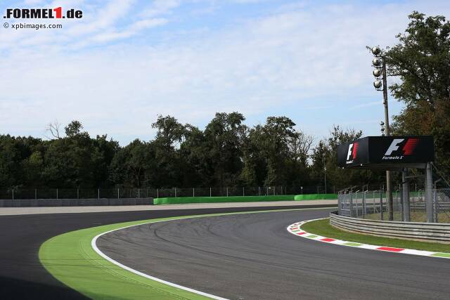 Foto zur News: Daniil Kwjat (Red Bull): "Monza ist meine Lieblingsstrecke. Du hast einfach in jeder Kurve das Gefühl, etwas Besonderes zu leisten, sei es die Lesmo 1, die Lesmo 2, die Ascari - einfach jede Kurve. Leider ist die Parabolica ein bisschen verändert worden. Somit ist diese Kurve nicht mehr ganz so schön zu fahren wie früher."