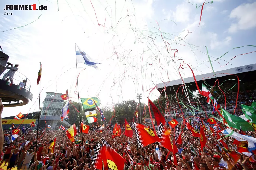 Foto zur News: Sergio Perez (Force India): &quot;Monza ist wohl eine der schönsten Strecken im ganzen Rennkalender. Dass es ein ganz besonderer Ort ist, merkt man ab dem Moment, in dem man an der Strecke ankommt. Wohin man schaut, begegnet einem Geschichte. Die italienischen Fans sind klasse. Sie erinnern mich in gewisser Weise an die mexikanischen Fans. Für mich ist Monza ein gutes Warmup für Mexiko-Stadt.&quot;