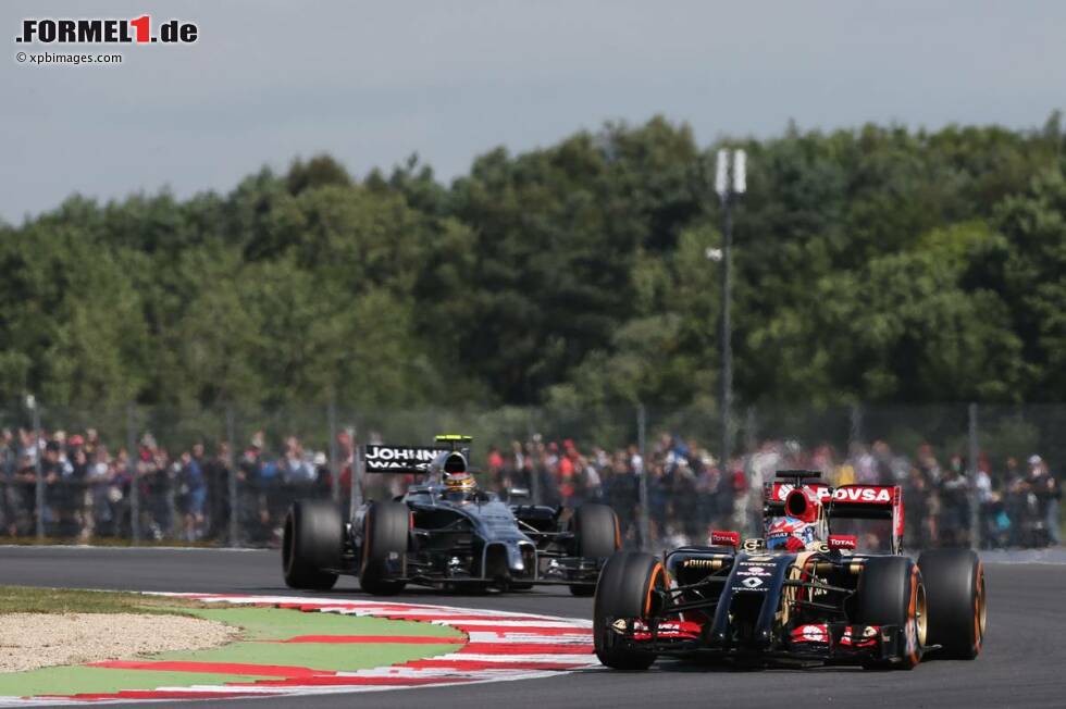 Foto zur News: Romain Grosjean (Lotus): &quot;Silverstone ist eine Herausforderung, aber es bringt ein tolles Gefühl. Es ist eine der schnellsten Strecken des Jahres, und wir Fahrer mögen es immer schnell! Es gibt legendäre Kurven wie den Komplex aus Maggotts, Becketts und Chapel. Es ist ein cooles Gefühl, dort zu fahren, und ich kann es nicht abwarten, dieses Feeling noch einmal zu erleben. Das ganze Layout ist wirklich gut, und man kann spüren, wie hart das Auto mit dem ganzen Abtrieb in den schnellen Kurven arbeitet.&quot;