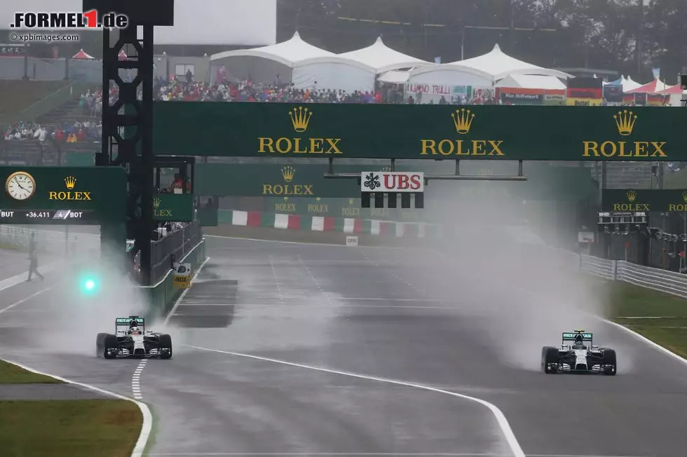 Foto zur News: Nico Rosberg (Mercedes): &quot;Suzuka ist eine unglaubliche Strecke, eine der besten überhaupt und ein echter Prüfstein für Fahrer. Auf einer Runde mit schnellen, mittelschnellen und langsamen Kurven ist so viel los. Der erste Sektor macht riesigen Spaß. Du musst die Linie genau treffen und der kleinste Fehler kann dich viel kosten. Du musst einen guten Rhythmus finden. Diese Herausforderung gefällt mir sehr.&quot;