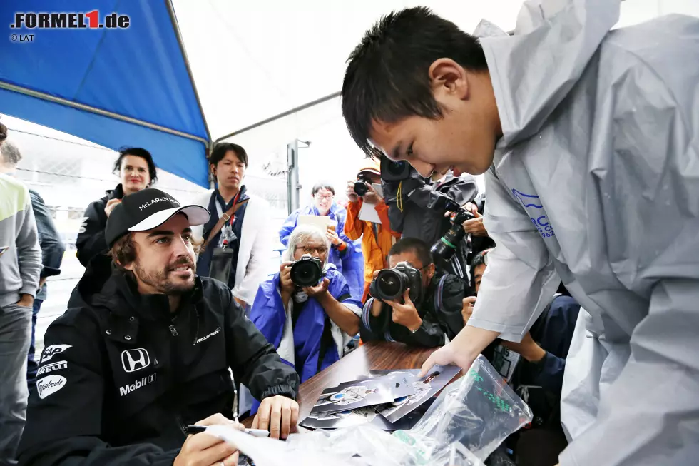 Foto zur News: Fernando Alonso (McLaren): &quot;Ich kann es immer kaum abwarten, nach Suzuka zu kommen. Die Strecke ist schwierig und ein richtiger Test für die Fahrer, weil es an vielen Stellen eng und uneben ist. Da braucht es in jeder Kurve volle Konzentration.&quot;