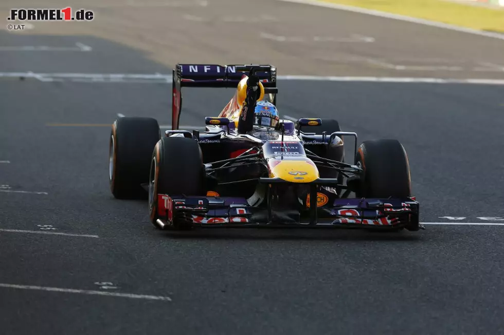 Foto zur News: Schumachers Landsmann Sebastian Vettel liegt mit vier Siegen auf Platz zwei der Japan-Statistik. Er siegte 2009, 2010, 2012 und 2013 (Foto) jeweils mit Red Bull in Suzuka.