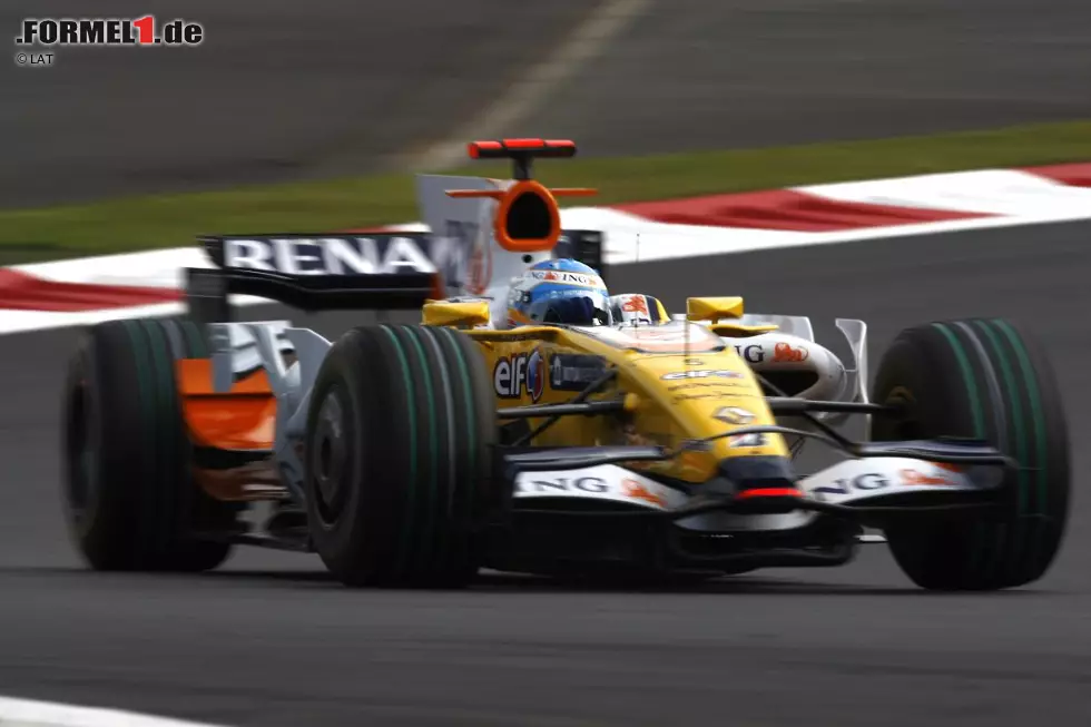 Foto zur News: Neben Vettel befinden sich im aktuellen Starterfeld vier weitere Fahrer, die in Japan bereits gewonnen haben. Kimi Räikkönen siegte 2005 mit McLaren mit Suzuka. Fernando Alonso gewann 2006 mit Renault in Suzuka und 2008 mit Renault in Fuji (Foto). Lewis Hamilton triumphierte 2007 mit McLaren in Fuji und 2014 mit Mercedes in Suzuka. Jenson Button fuhr 2011 mit McLaren in Suzuka zum Sieg.