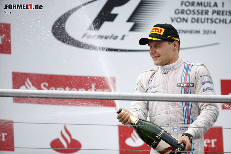 Foto zur News: Valtteri Bottas fährt an diesem Wochenende seinen 50. Grand Prix. Der Finne trat im Training des Malaysia-Grand-Prix 2012 erstmals in Erscheinung und fuhr weitere 14 Trainingssessions für Williams, bevor er für das Team in Australien 2013 sein Renndebüt gab. Mit Ausnahme des diesjährigen Australien-Grand-Prix, wo er verletzungsbedingt fehlte, nahm er seitdem an allen Rennen teil. Bottas konnte bislang 281 Zähler und sieben Podestplätze einfahren. Sein bestes Ergebnis waren zweite Plätze in Großbritannien und Deutschland im vergangenen Jahr.