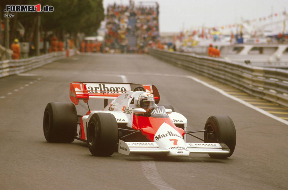 Foto zur News: Lässt man den Sieg von Olivier Panis im Regenrennen von 1996 (Startplatz 14!) außer Acht, hat in Monaco 30 Jahre lang niemand mehr von einem Startplatz außerhalb der Top 4 gewonnen. 1985 siegte Alain Prost zum zweiten Mal in Monaco - von Startplatz fünf. Auch seine drei weiteren Siege in Monte Carlo (1984, 1986 und 1998) erzielte Prost für McLaren.