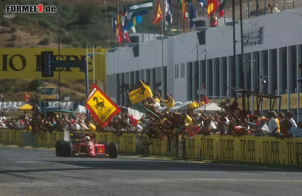 Foto zur News: Der erfolgreichste Konstrukteur in Spanien ist Ferrari. Die Scuderia holte bereits zwölf Siege, acht davon auf dieser Strecke. Die anderen vier holten Mike Hawthorn 1954 in Pedrables, Niki Lauda 1974 in Jarama, Gilles Villeneuve 1981 erneut in Jarama und Prost 1990 in Jerez (Foto).