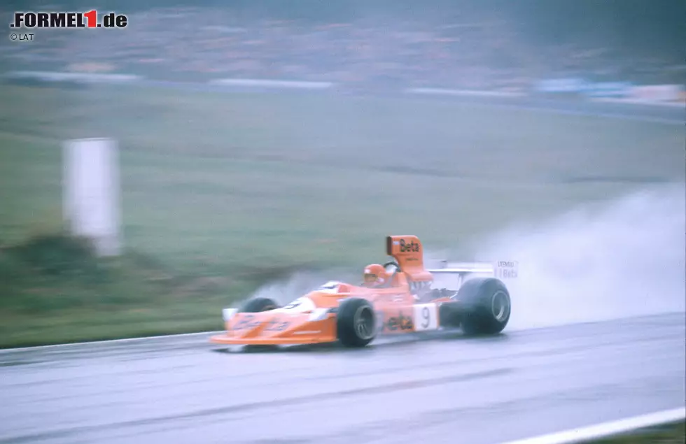 Foto zur News: Andere Piloten mit dem ersten Formel-1-Sieg in Österreich sind Lorenzo Bandini (1964), Vittorio Brambilla (1975), Alan Jones (1977) und Elio de Angelis (1982). Für Bandini und Brambilla war es der einzige Sieg in der Formel 1.