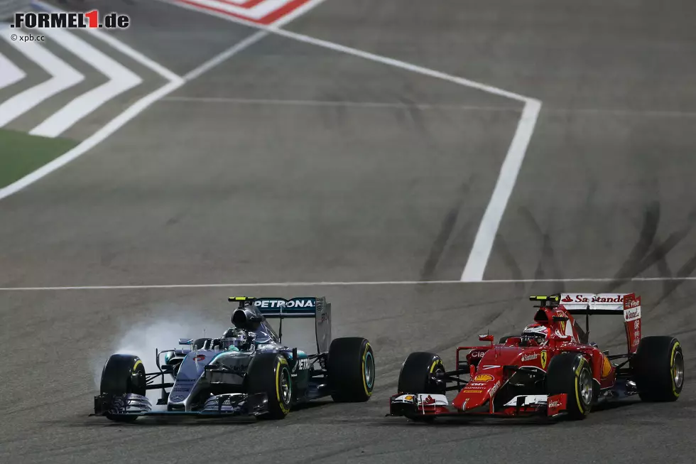 Foto zur News: Nico Rosberg nimmt zum ersten Mal in dieser Saison das Messer zwischen die Zähne und zeigt jene Aggressivität, die Niki Lauda von ihm fordert: mit stehenden Rädern vorbei an Räikkönen in der vierten Runde...