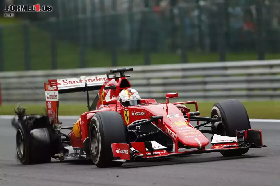 Foto zur News: In der vorletzten Runde dann der Schock: Vettels rechter Hinterreifen platzt bei mehr als 300 km/h! Bereits in der 29. Runde hatte er Ferrari gefragt: &quot;Vielleicht macht ein extra Stopp Sinn?&quot; Aber das Team blieb bei der Einstoppstrategie: &quot;Die Daten sehen gut aus, wir können bis zum Ende durchfahren.&quot; Falsch gedacht.