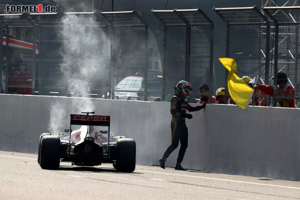 Foto zur News: Pech für Verstappen: Motorschaden bei Start und Ziel, ein sicher scheinender achter Platz beim Teufel. Den siebtplatzierten Romain Grosjean (Lotus) hätte er aber so oder so nicht mehr erwischt.