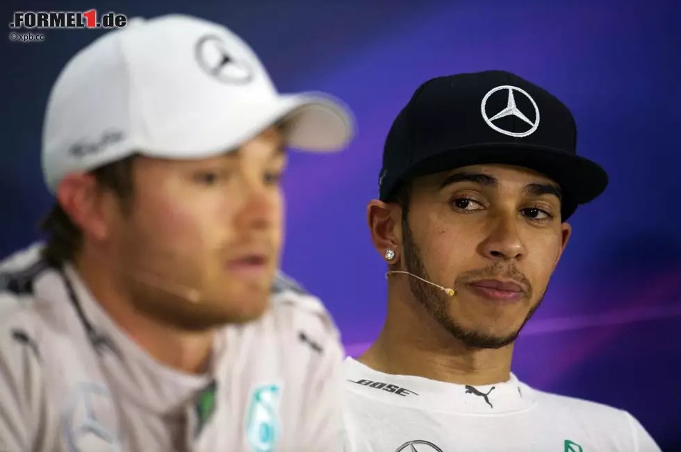 Foto zur News: Bei der anschließenden FIA-Pressekonferenz dann der Eklat um die Mercedes-Strategie: &quot;Interessant, Lewis, von dir zu hören, dass du nur an dich selbst gedacht hast&quot;, wittert Rosberg eine Verschwörung. Der &quot;Krieg der Sterne&quot; lässt grüßen...