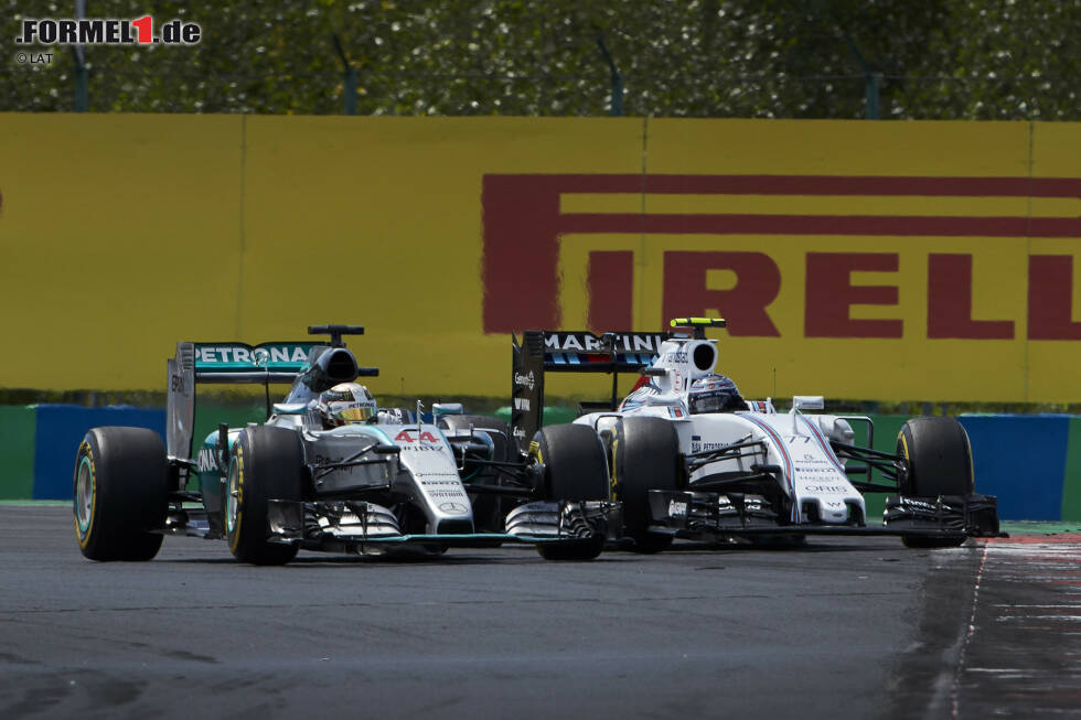 Foto zur News: Hamilton legt sich indes den nächsten Williams zurecht und überholt Bottas. Ein paar Runden später muss auch Ricciardo dran glauben - und schon ist der WM-Leader wieder Vierter, unmittelbar hinter seinem Teamkollegen.