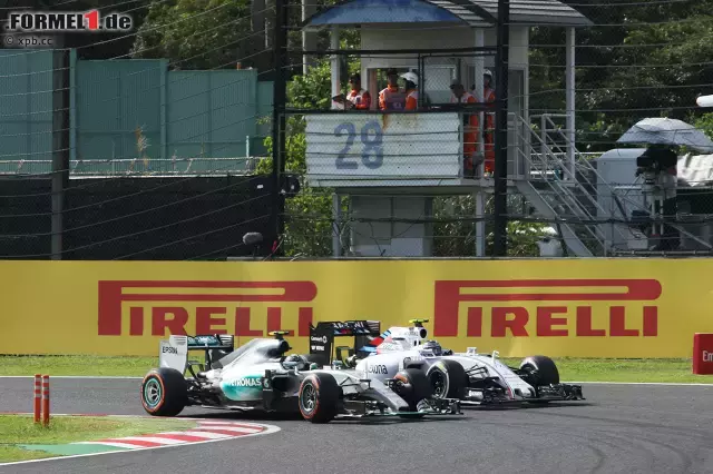 Foto zur News: Im Kampf um Platz drei kommt Bottas vier Runden vor Rosberg zum ersten Boxenstopp und verhindert so einen "Undercut". Aber auf der Strecke kann er sich nicht lange wehren. Rosbergs Manöver in der Schikane lobt sogar Mercedes-Sportchef Toto Wolff später als "großartig". Dabei wird der Deutsche am Funk immer wieder ermahnt, auf die Temperatur seiner Antriebseinheit zu achten.