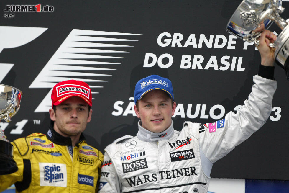 Foto zur News: Giancarlo Fisichella gewinnt sensationell und unter chaotischen Umständen das Abbruchrennen in Interlagos. Bei der Siegerehrung steht der Italiener lediglich auf dem zweiten Platz, erst einige Tage später wird das Endergebnis offiziell korrigiert. Somit kommt Jordan am Grünen Tisch zum vierten und letzten Grand-Prix-Sieg seiner Geschichte. Irgendwie passt dieses Kuriosum ganz gut in die Historie des Rennstalls.