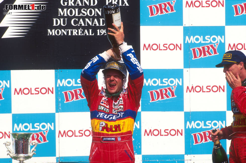 Foto zur News: Immer wieder Kanada: Vier Jahre nachdem das Team in Montreal seine ersten Punkte holte, sorgen Barrichello und Irvine 1995 an gleicher Stelle für den damals größten Erfolg des Teams. Hinter Jean Alesi holen die beiden die Plätze zwei und drei. Damit stehen erstmals zwei Jordan-Piloten auf dem Podest. Die Saison beendet das Team auf dem sechsten WM-Platz. In diesen Jahren sind die beiden Piloten das Prunkstück des Teams. Die logische Konsequenz: Irvine wird 1996 von Ferrari abgeworben, Barrichello zieht es 1997 zum neuen Stewart-Team. Doch Eddie Jordan hat für die neue Saison bereits einen Plan ...