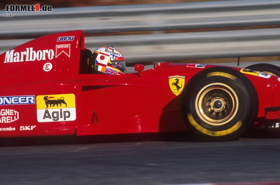 Foto zur News: Gerhard Bergers Friedenshelm (1995): Beim Portugal-Grand-Prix 1995 ging der Österreicher mit der Aufschrift &quot;No more war in the world&quot; (&quot;Kein Krieg mehr auf der Erde&quot;) ins Rennen. Auf dem Helm waren die Flaggen verschiedener Staaten zu sehen, auf dem oberen Teil die seines Heimatlandes Österreichs.