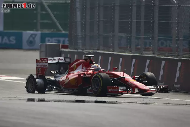 Foto zur News: ... für Vettel aber beginnt ein Fiasko, wie er es in einem Rennen seit Jahren nicht erlebt hat, mit einem aufgeschlitzten rechten Hinterreifen. Nach dem Boxenstopp am Ende der ersten Runde ist er Letzter - und hat über 50 Sekunden Rückstand auf Spitzenreiter Rosberg.