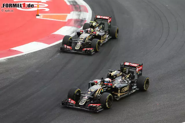 Foto zur News: Spannend auch das Duell der Lotus-Piloten um Platz zehn. Am Ende setzt sich Romain Grosjean durch, der Pastor Maldonado 27 Runden lang im Nacken hat.