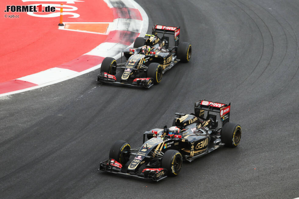 Foto zur News: Spannend auch das Duell der Lotus-Piloten um Platz zehn. Am Ende setzt sich Romain Grosjean durch, der Pastor Maldonado 27 Runden lang im Nacken hat.