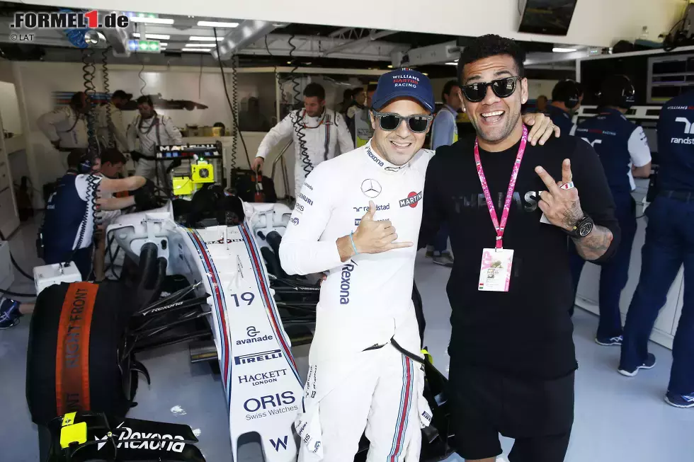 Foto zur News: Landsleute unter sich: Felipe Massa freut sich über Besuch von Dani Alves, den Rechtsverteidiger des FC Barcelona. Monza ist und bleibt ein Promi-Magnet.