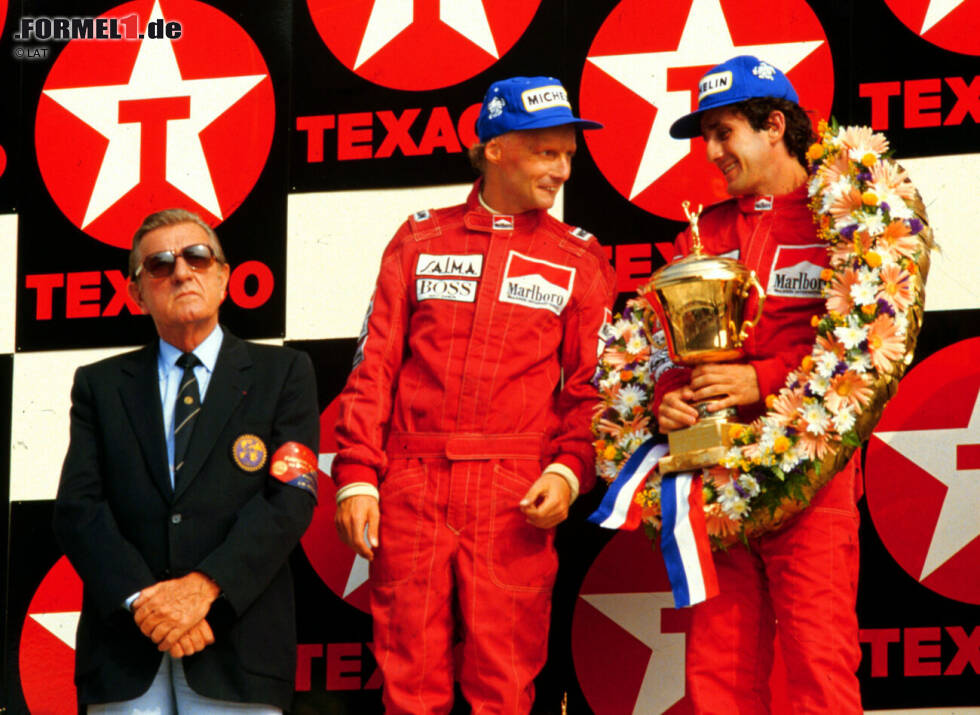 Foto zur News: Trotz sieben Grand-Prix-Siegen zieht Prost in der nach Punkten knappsten WM-Entscheidung aller Zeiten den Kürzeren gegen Teamkollege Niki Lauda. Am Ende entscheidet ein halber Punkt (den Prost ausgerechnet in Monaco verliert, weil wegen des Abbruchs nur halbe Zähler verteilt werden) über den neuen Weltmeister. Prost hat erstmals von einem Teamkollegen seine Grenzen aufgezeigt bekommen.