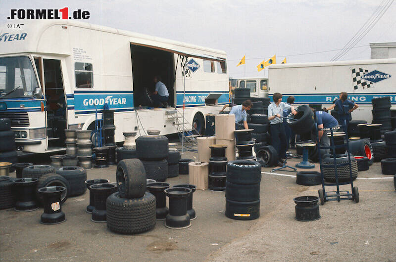 Foto zur News: Erst Mitte der Siebzigerjahre beginnt die Alleinherrschaft: 1973 gelingt die damalige Rekordmarke von 15 Siegen in einer Saison. Obwohl diverse Konkurrenten versuchen, die Dominanz zu brechen, behaupten sich die Gummis mit dem später gelben Aufdruck immer wieder und werden erst 1981 von Michelin entthront.