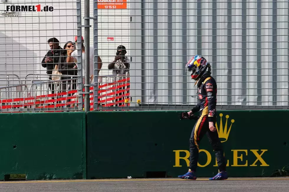 Foto zur News: Aus für den jüngsten Formel-1-Piloten aller Zeiten in der 33. Runde: Max Verstappens Toro Rosso gibt den Geist auf, somit keine (sicher scheinenden) WM-Punkte beim Grand-Prix-Debüt. Aber der 17-Jährige trägt&#039;s mit Fassung: &quot;War nicht meine Schuld.&quot;