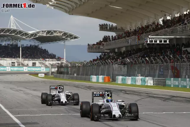 Foto zur News: Williams-internes Duell um Platz fünf: Bottas muss zu Beginn der letzten Runde bei Start und Ziel noch gegen Felipe Massa zurückstecken, aber sein Überraschungsangriff außen (!) im Infield sitzt.