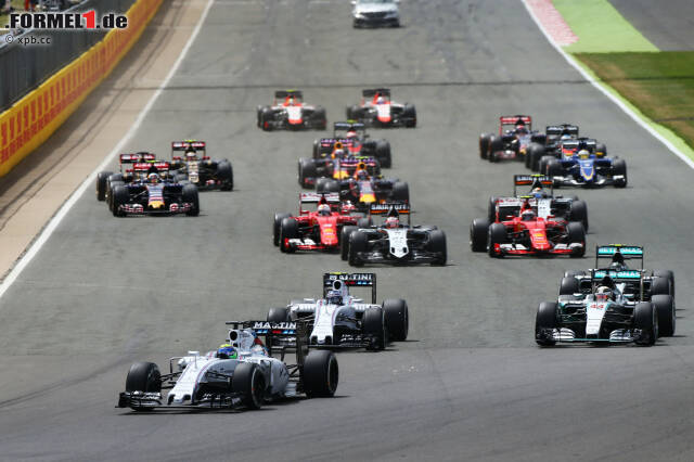 Foto zur News: Raketenstart von Felipe Massa, auch Valtteri Bottas scheint schon an Polesetter Hamilton vorbei zu sein, ...