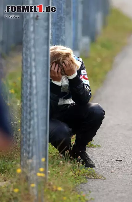 Foto zur News: Tränen der Enttäuschung nach einem verlorenen Formel-3-Rennen auf dem Nürburgring.