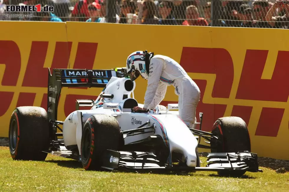 Foto zur News: Susie Wolff kommt zunächst bei den sogenannten Young-Driver-Tests zum Einsatz, darf bald aber auch an den &quot;normalen&quot; Testfahrten für Williams ins Lenkrad greifen. Am 4. Juli 2014 wird sie beim Freien Training in Silverstone die erste Frau seit Giovanna Amati 1992, die an einem offiziellen Formel-1-Wochenende im Einsatz ist - aufgrund eines Problems am Auto kommt sie allerdings nicht weit.