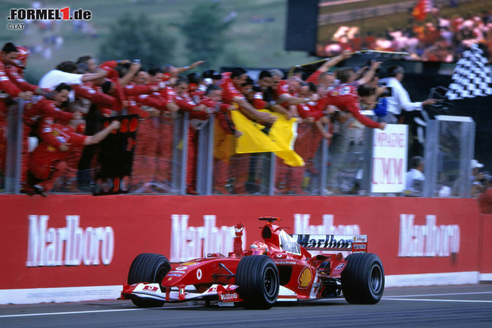 Foto zur News: #6 Ferrari 2000-2004 (Pole-Position-Quote 68 Prozent): Mit fünf WM-Titeln in Folge durch Michael Schumacher gelten die Formel-1-Saisons am Beginn des Jahrtausends gemeinhin als die erfolgreichste Ära eines Teams in der Geschichte des Sports. Doch der Blick in die Statistik sagt aus, dass McLaren und Williams in diesen Jahren im Kampf um Pole-Positions und Rennsiege immer wieder ein ernstzunehmender Gegner für die Scuderia waren.