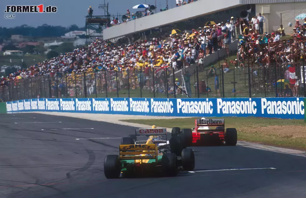 Foto zur News: Platz 6: Kyalami, Südafrika. 20 Grands Prix zwischen 1967 und 1993. Rekordsieger: Niki Lauda (3). Foto: Alain Prost muss 1993 für seinen ersten Williams-Sieg hart gegen Ayrton Senna und Michael Schumacher kämpfen. Am Ende gewinnt er den Saisonauftakt aber - ein wichtiger erster Schritt auf dem Weg zum WM-Titel nach einem Jahr Formel-1-Pause.