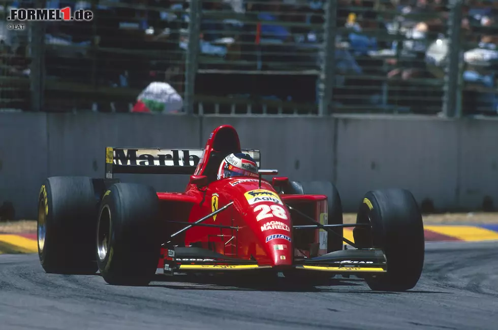 Foto zur News: 1995: Der Ferrari F412T2 von Gerhard Berger, der letzte in der Formel 1 eingesetzte V12-Bolide.