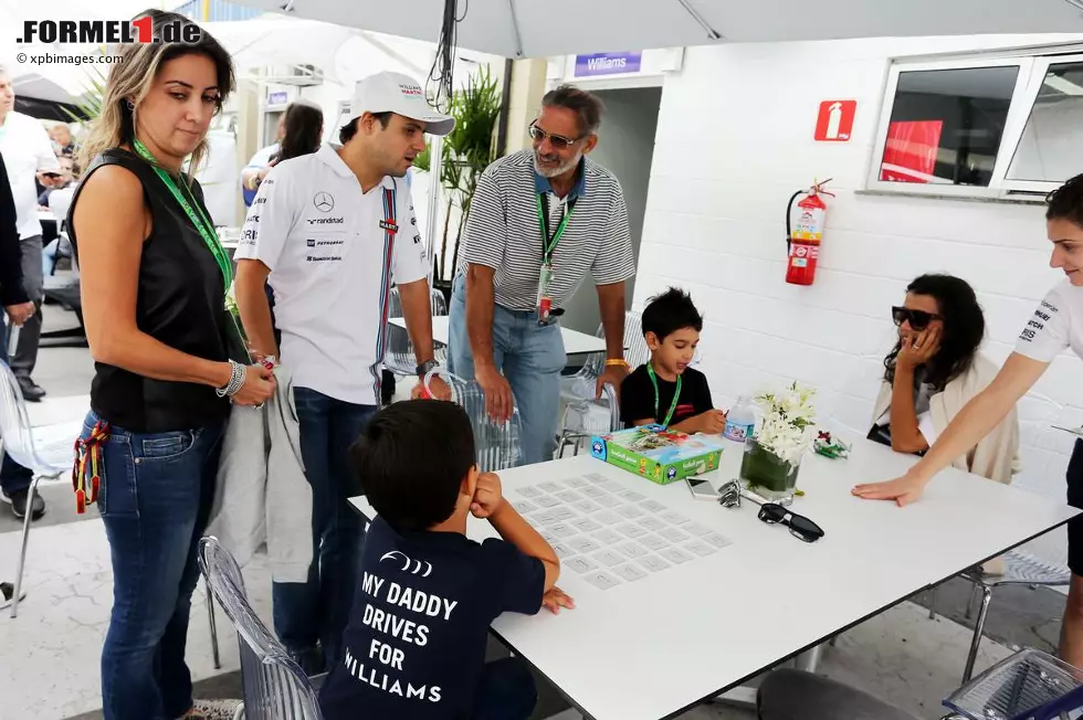 Foto zur News: Dienstältester Vater im Feld der Formel-1-Fahrer ist Felipe Massa. Seit 2009 ist Felipe junior der ganze Stolz von Massa und seiner Ehefrau Raffaela. Und offenbar ist der Filius auf seinen Papa genau so stolz.