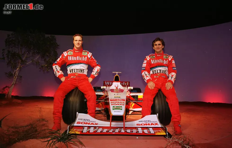 Foto zur News: 1999: Nur die Farbe ist gleich, sonst gibt&#039;s viel Neues bei Williams. Ralf Schumacher und Alessandro Zanardi fahren den FW21, doch nur Schumacher holt Punkte. Zanardi schafft es nie in die Top 6.