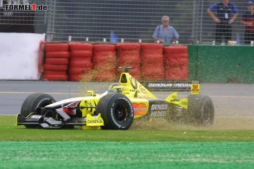 Foto zur News: Die Anfangsphase verläuft turbulent: Barrichello schießt nach seinem schlechten Start Jordan-Pilot Heinz-Harald Frentzen ab, dann verursacht...