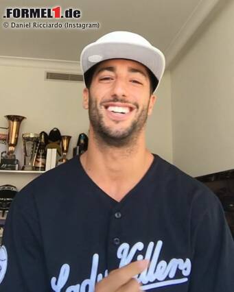 Foto zur News: Platz 2: Der Hobby-Rapper - Ein Honigdachs auf der Strecke und nun auch ein "Ladykiller" am Mikrofon? Daniel Ricciardo bewies sein unnachahmliches Unterhaltungs-Talent in der rennfreien Zeit mit einem frechen (um nicht zu sagen freshen) Rap. Damit hätte er die Sommerpause beinahe gewonnen, hätte ihm ein Finne nicht die Show gestohlen...