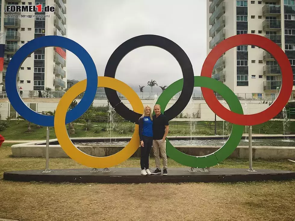 Foto zur News: Platz 10: Dabei sein ist alles - Valtteri Bottas zog es zu den Olympischen Spielen in Rio. Der Williams-Pilot unterstützte dort seine Verlobte Emilia Pikkarainen, die als Profi-Schwimmerin für Finnland antrat. Geholfen hat der Beistand aber nicht - sie musste ohne Medaille abreisen.