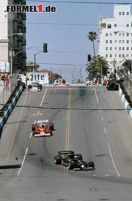 Foto zur News: Galt Detroit als Austragungsort des USA-Grand-Prix-Ost, war Long Beach von 1976 bis 1983 Ort des Großen Preises USA-West. Unter der kalifornischen Sonne gab es acht verschiedene Sieger, darunter Clay Regazzoni, Gilles Villeneuve und Niki Lauda. 1977 siegte Andretti im Lotus vor Ferrari-Pilot Lauda.