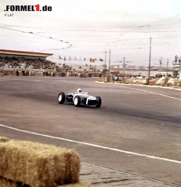 Foto zur News: An der Atlantikküste Portugals auf dem Circuito da Boavista in Porto wurde 1958 und 1960 gefahren. Nach dem Start im Hafengelände ging es über Straßenbahnschienen und Kopfsteinpflaster durch die Straßen Portos. Die Sieger: Stirling Moss (Vanwall, 1958) und Jack Brabham (Cooper-Climax, 1960).