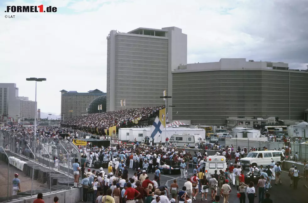 Foto zur News: Statt der Roulette-Kugel rollte 1981 und 1982 in Las Vegas die Formel 1. Gefahren wurde auf dem Parkplatz des berühmten Caesars Palace. Kein Witz - der war groß genug, um darauf einen 3,65 Kilometer langen Formel-1-Kurs zu errichten. Es sollte nicht die einzige Stadtstrecke zu der Zeit in den USA sein, wie das nächste Bild zeigt.