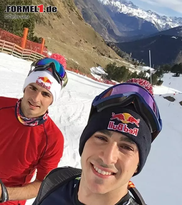 Foto zur News: Und wenn von Wintersport die Rede ist, dann lässt sich auch Toro-Rosso-Pilot Carlos Sainz nicht lang bitten. Der Spanier begab sich dabei auf weltmeisterliche Spuren...