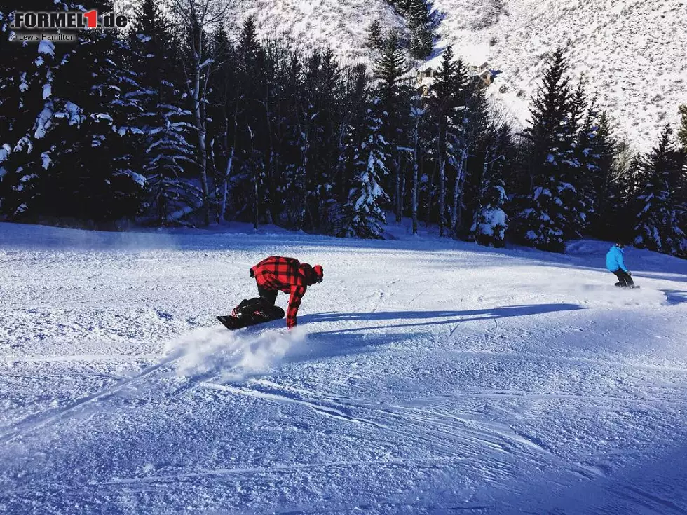 Foto zur News: Denn auch Hamilton zog es einmal mehr ins Skigebiet. In den USA traf er dabei sogar auf Skirennläuferin Lindsey Vonn, mit der er gemeinsam die Pisten unsicher machte.