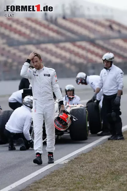 Foto zur News: Die Ursachen beschäftigen die Formel 1 noch lange: Von einer Windböe ist die Rede, auch über eine gebrochene Lenkung wird spekuliert. Dass ein Elektroschock des Honda-Hybridsystems für seine Bewusstlosigkeit gesorgt hätte, hält sich hartnäckig. Wieder ermittelt die FIA. Auch sonst die Tests für McLaren eine Katastrophe.