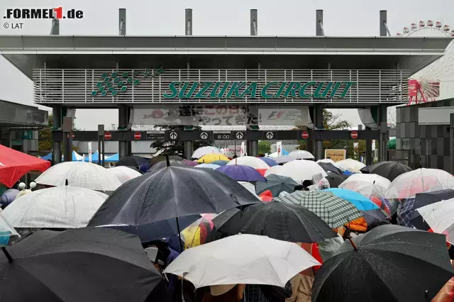 Foto zur News: Die komplett in Regenschirme vernarrten Japaner - beim ersten Tropfen spannt jeder sofort seinen auf! - sind auch dafür bekannt, Wind und Wetter zu trotzen. Ob sintflutartiger Regen oder...