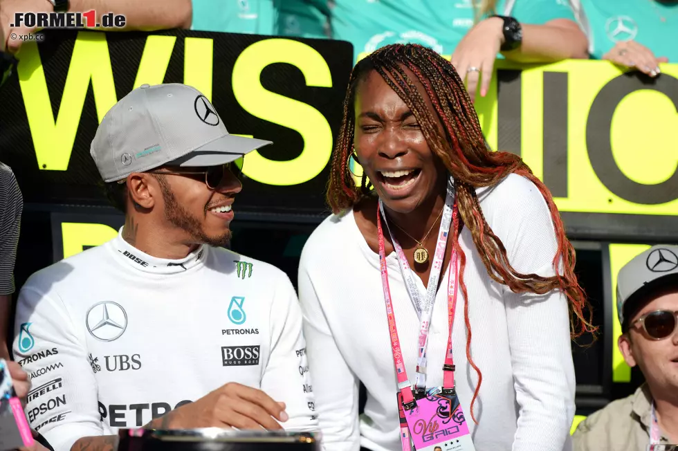 Foto zur News: Für Bernie Ecclestone ist Hamilton übrigens der beste Weltmeister, den die Formel 1 je hatte. Auch, weil er mit seinem schillernden Lifestyle A-Promis in den Paddock lockt. Zum Beispiel Tennis-Legende Venus Williams, ...