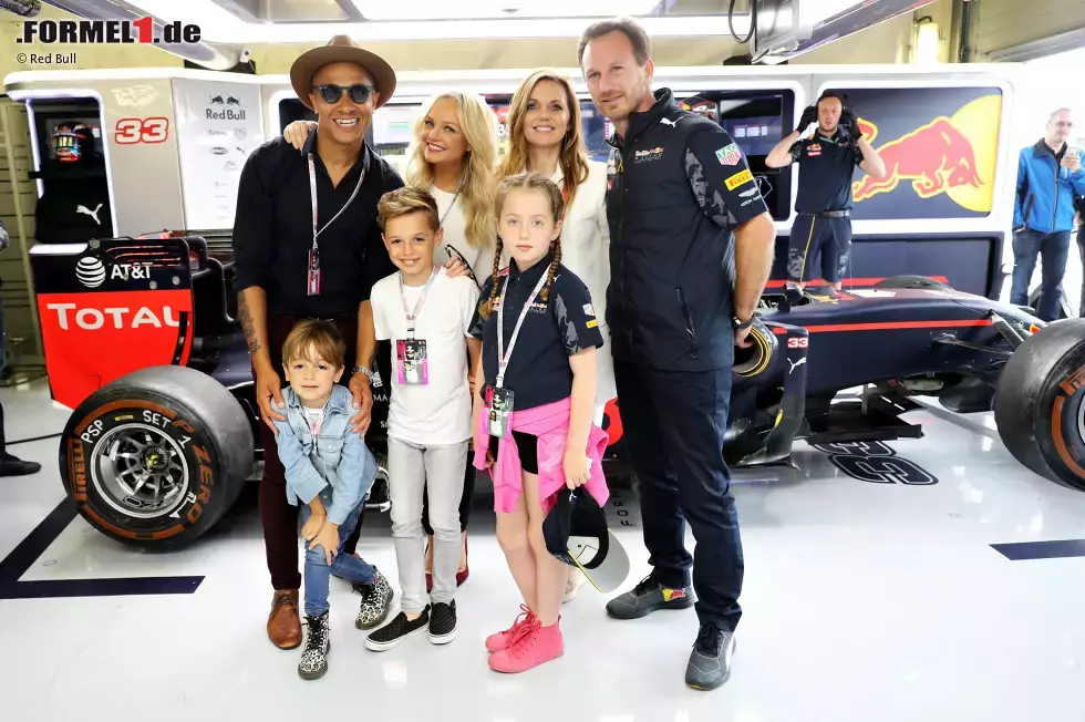 Foto zur News: Spice Girls mit Anhang: Emma Bunton (links) kommt mit ihrem Verlobten Jade Jones und den beiden gemeinsamen Kindern. Geri Halliwell (rechts) ist seit vergangenem Jahr mit Christian Horner verheiratet. Das Kind bringt sie aus erster Ehe mit.