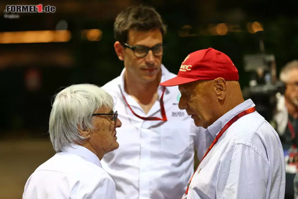 Foto zur News: Bernie Ecclestone, so empfinden das einige Beobachter, wird durch den Einstieg von Liberty Media ins Abseits gedrängt. Er zieht sich zu seinen engsten Vertrauten zurück, zum Beispiel Niki Lauda. Der hat Ecclestone seine einflussreiche Position bei Mercedes zu verdanken.