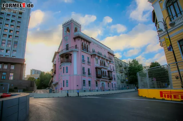 Foto zur News: Es geht vorbei an prachtvollen Bauten und historischen Sehenswürdigkeiten, was auch für Formel-1-Verhältnisse eine völlig neue Attraktion darstellen dürfte.